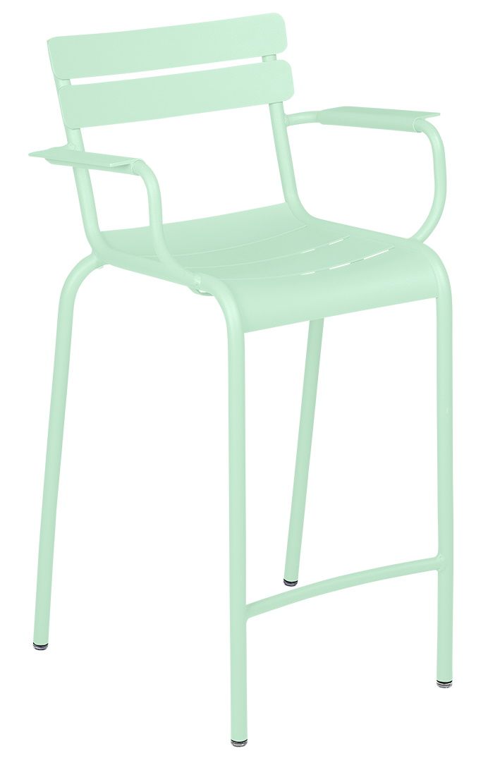 Luxembourg Barhocker von Fermob in Mintgrün, hoher Outdoor Hocker mit Armlehnen und Rückenlehne.
