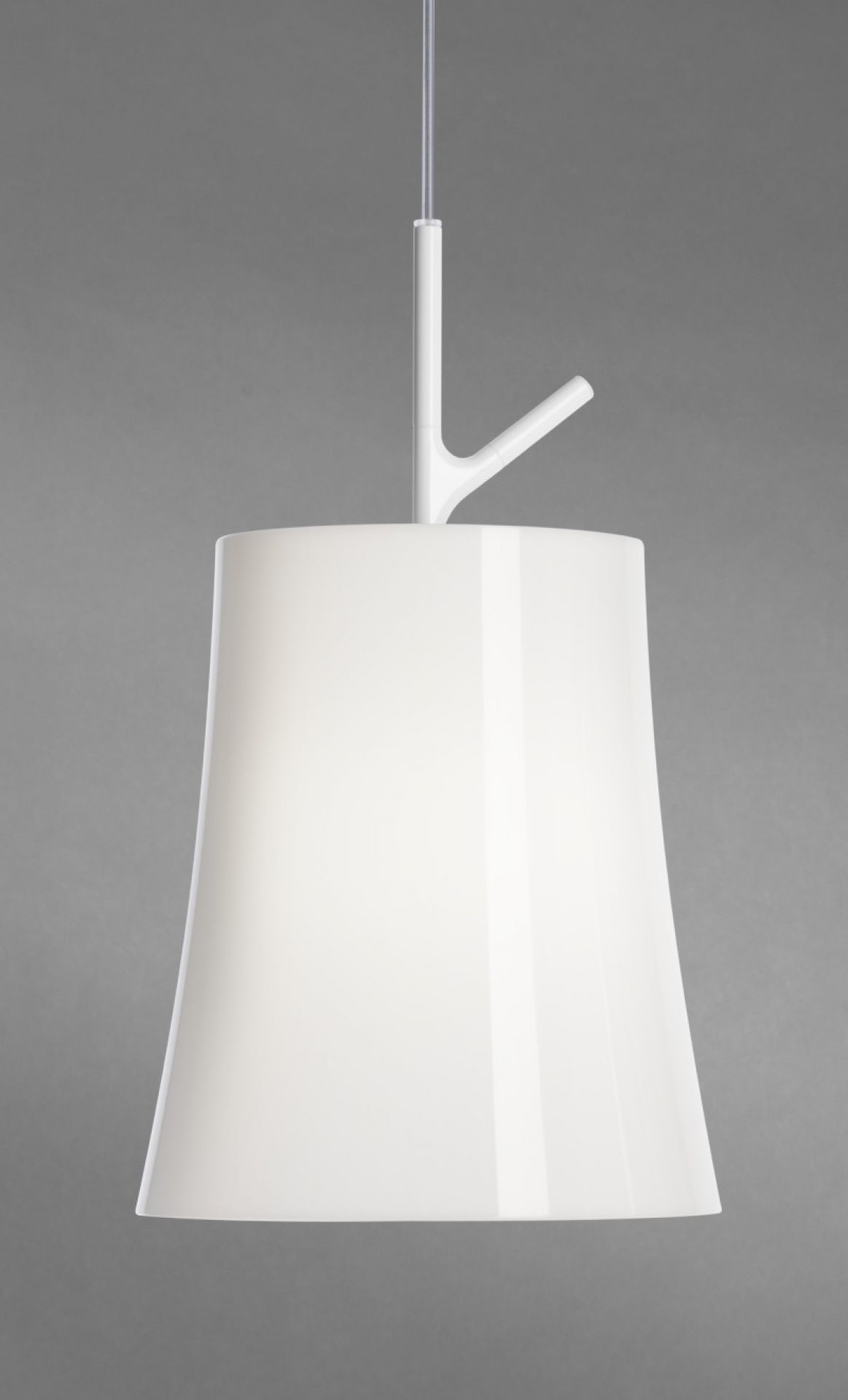Birdie Pendelleuchte von Foscarini in Weiß: Moderne Hängelampe mit besonderem Design für Wohnzimmer und Esszimmer.