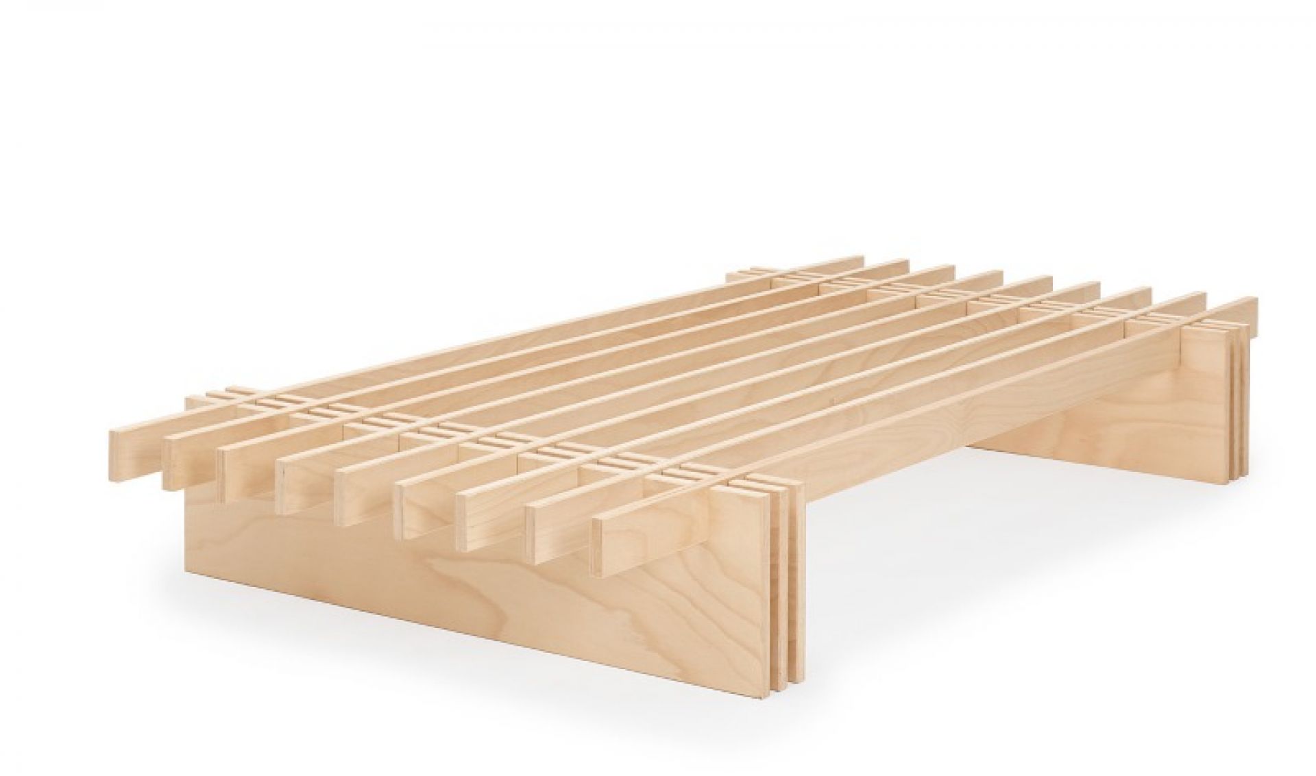 Tojo Bett: Minimalistisches, helles Holz Bettsystem mit Lattenrost und schlichtem Design.
