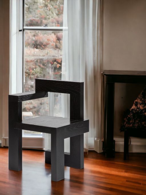 Steltman Stuhl: Moderner Designstuhl aus Eiche, schwarz gebeizt und matt lackiert.