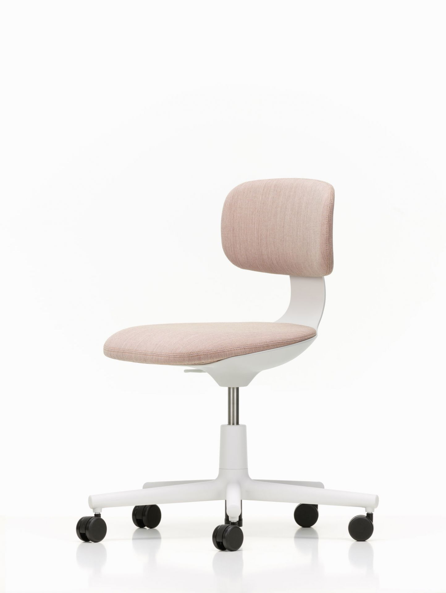 Vitra Rookie Bürodrehstuhl mit rosa Stoffbezug und weißem Fußkreuz auf Rollen, seitliche Ansicht.