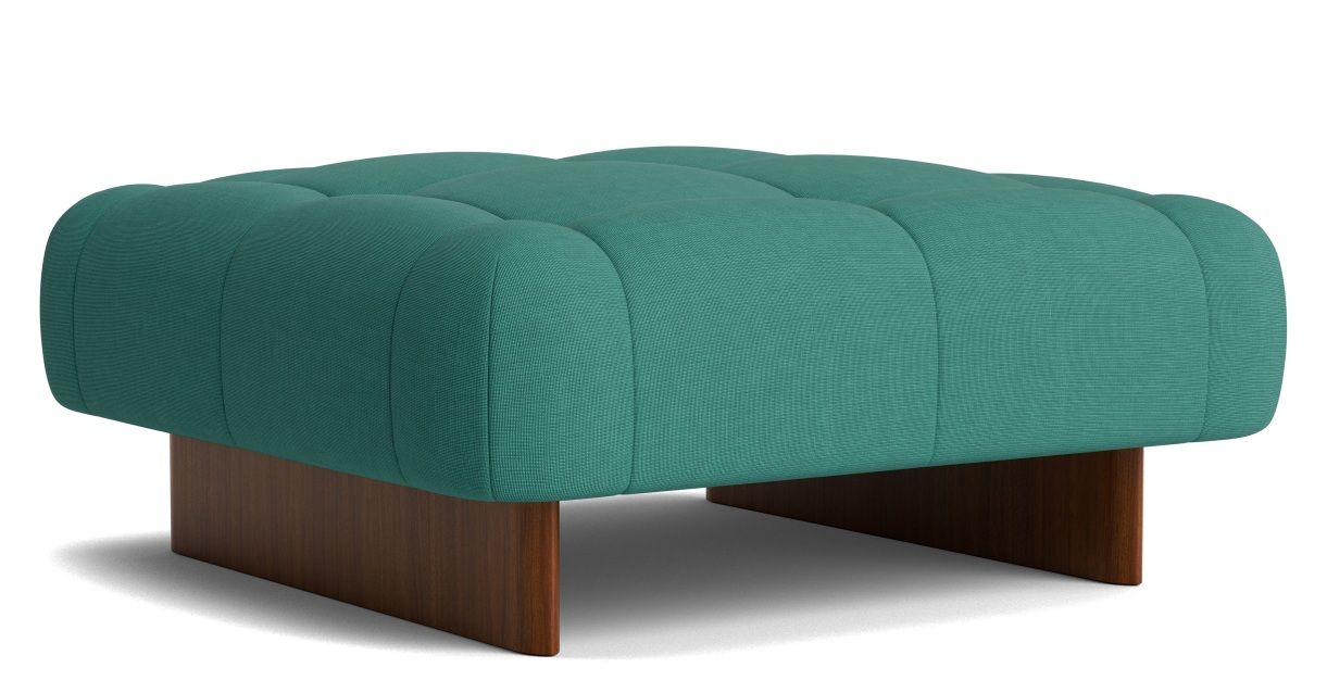 Quilton Lift Ottoman Hocker von Hay, türkisfarbener Polsterhocker mit braunem Holzfuß für Wohnzimmer.