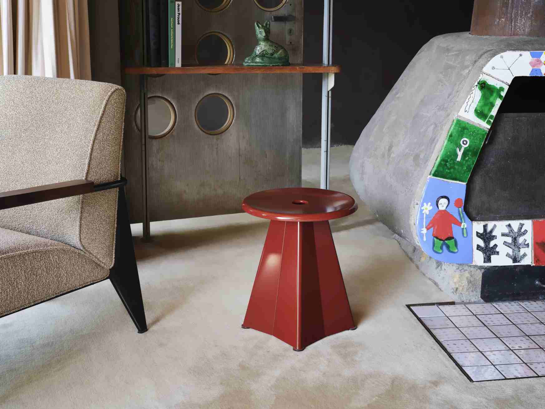 Vitra Tabouret Métallique Hocker in Rotbraun, moderner Metallhocker für Wohnzimmer und Büro.