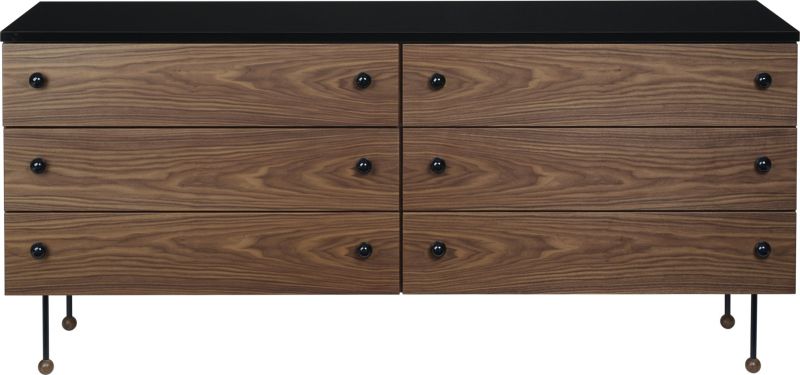 Gubi Sideboard 62 aus Nussbaumholz mit sechs Schubladen und schwarzer Platte. Designmöbel für Wohnzimmer.
