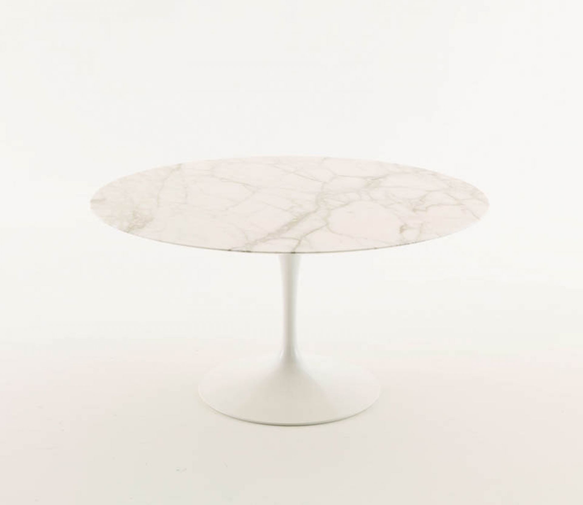 Runder Saarinen Esstisch mit Marmorplatte und weißem Fuß. Design Tisch für Esszimmer.