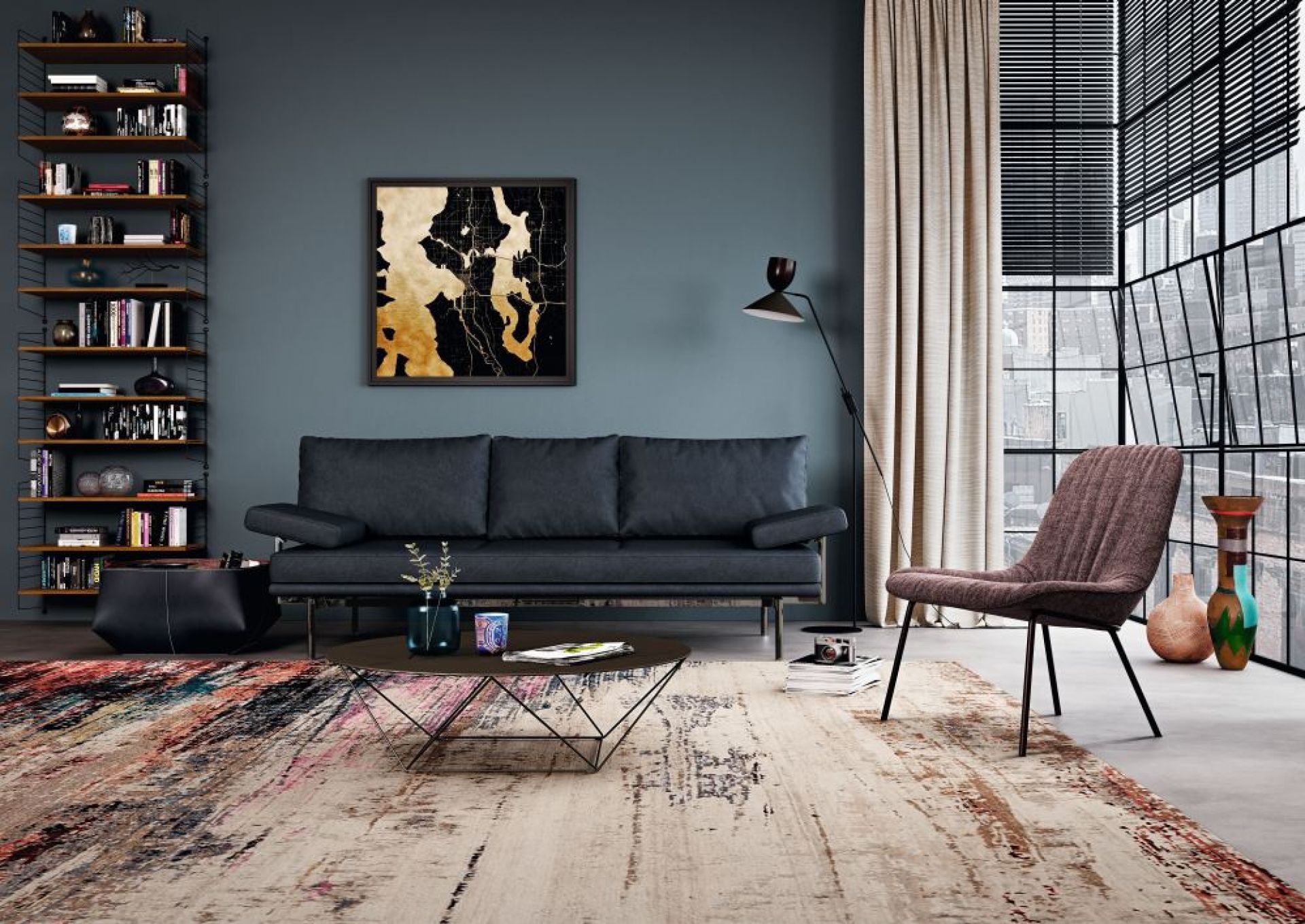 Wohnzimmer mit Sofa, Stuhl und Joco Beistelltisch. Moderner Couchtisch im Wohnbereich.