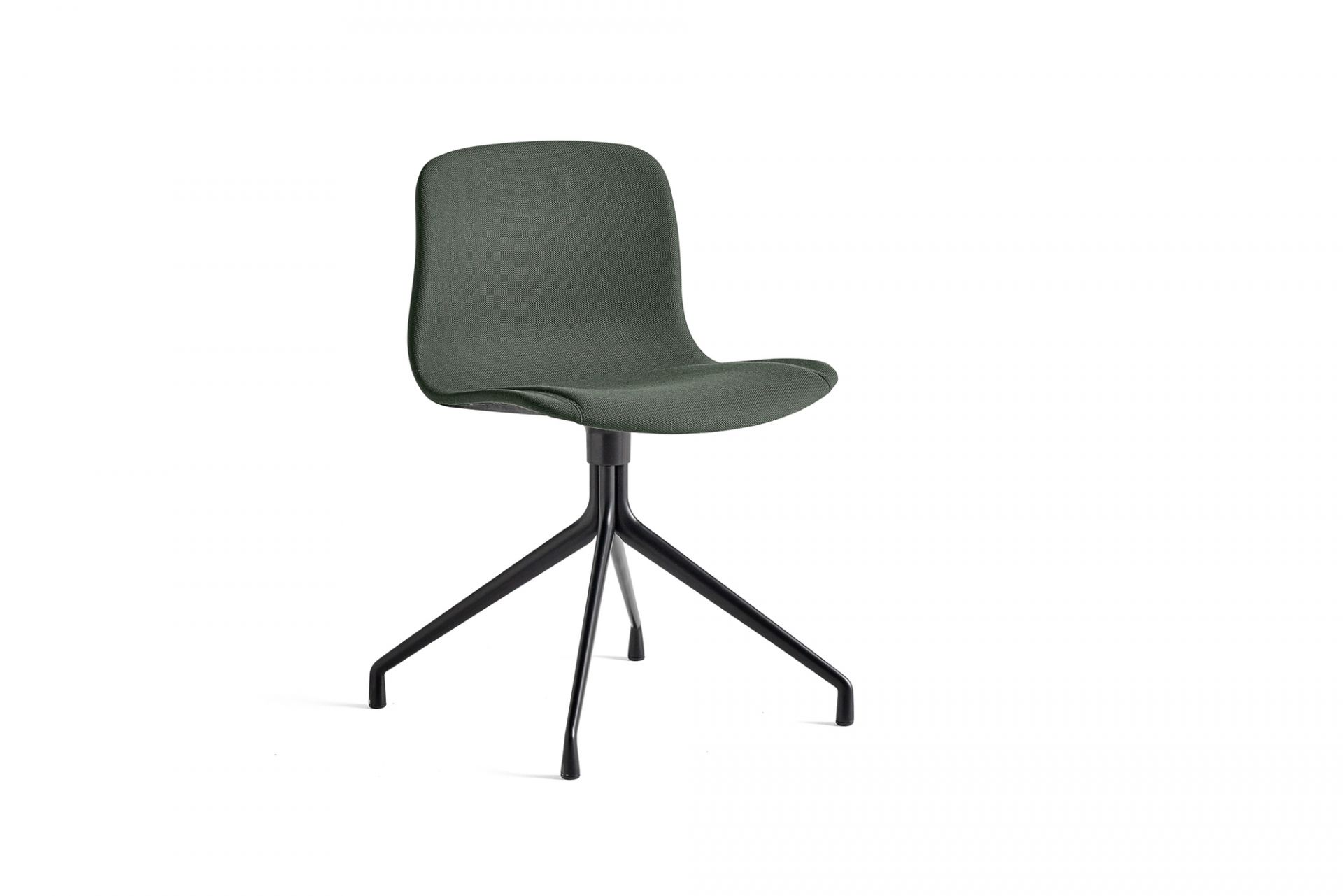 Grüner About a Chair AAC11 Stuhl von Hay mit schwarzem Dreibein-Fußgestell und Vollpolster.