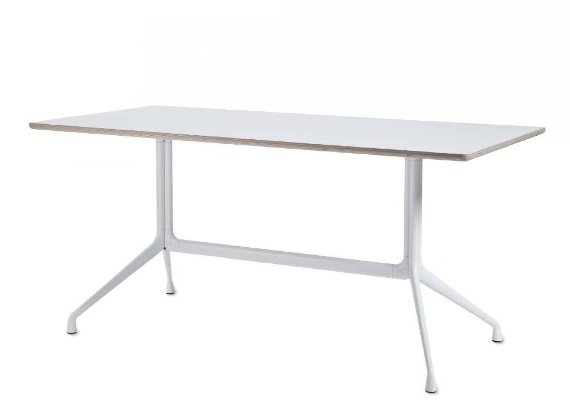 Weißer About A Table AAT10 Tisch von Hay mit hellem Holzrand und Stahlgestell.