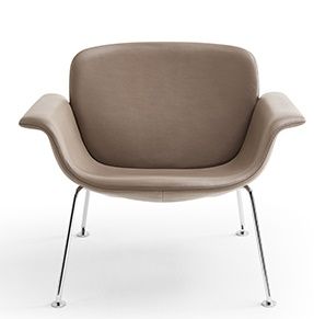 KN04 Stuhl von Knoll International, moderner Sessel mit beigem Lederbezug und filigranem Chromgestell.