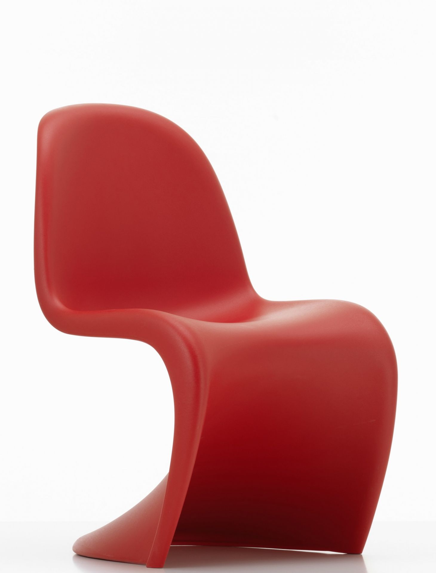 Roter Panton Junior Stuhl von Vitra, ein moderner Kinderstuhl aus Kunststoff.