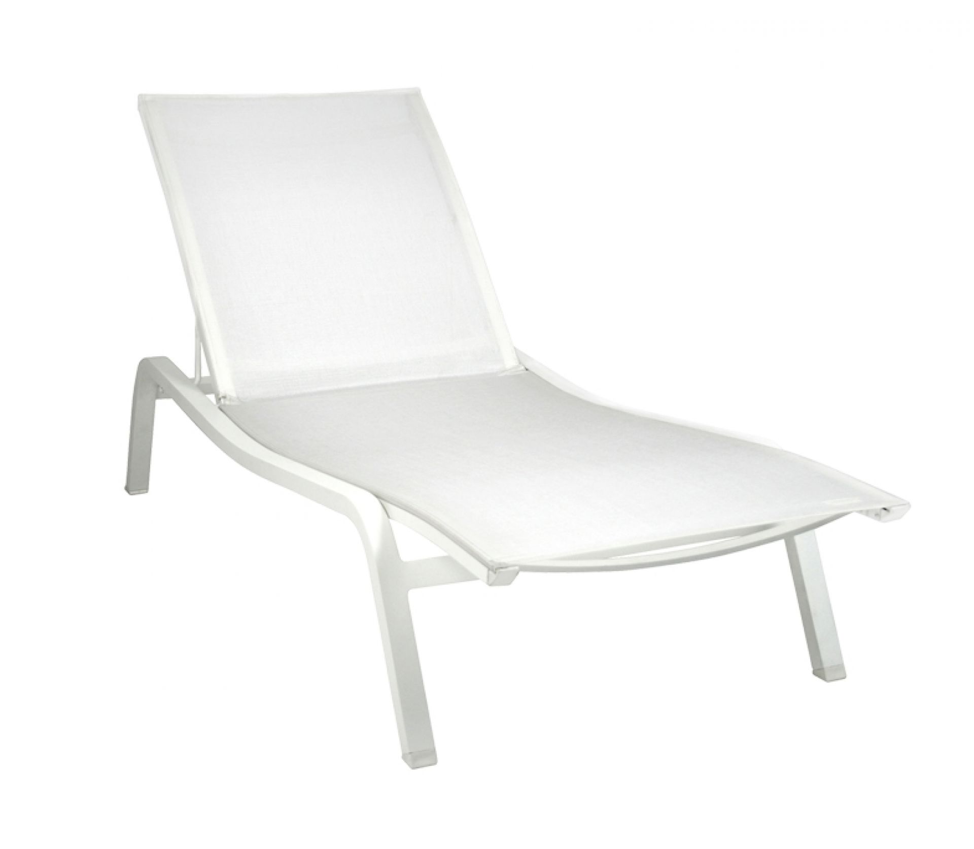 Weiße Alizé Sonnenliege von Fermob, minimalistisches Design für Garten, Terrasse oder Balkon. Bequeme Outdoor Liege.