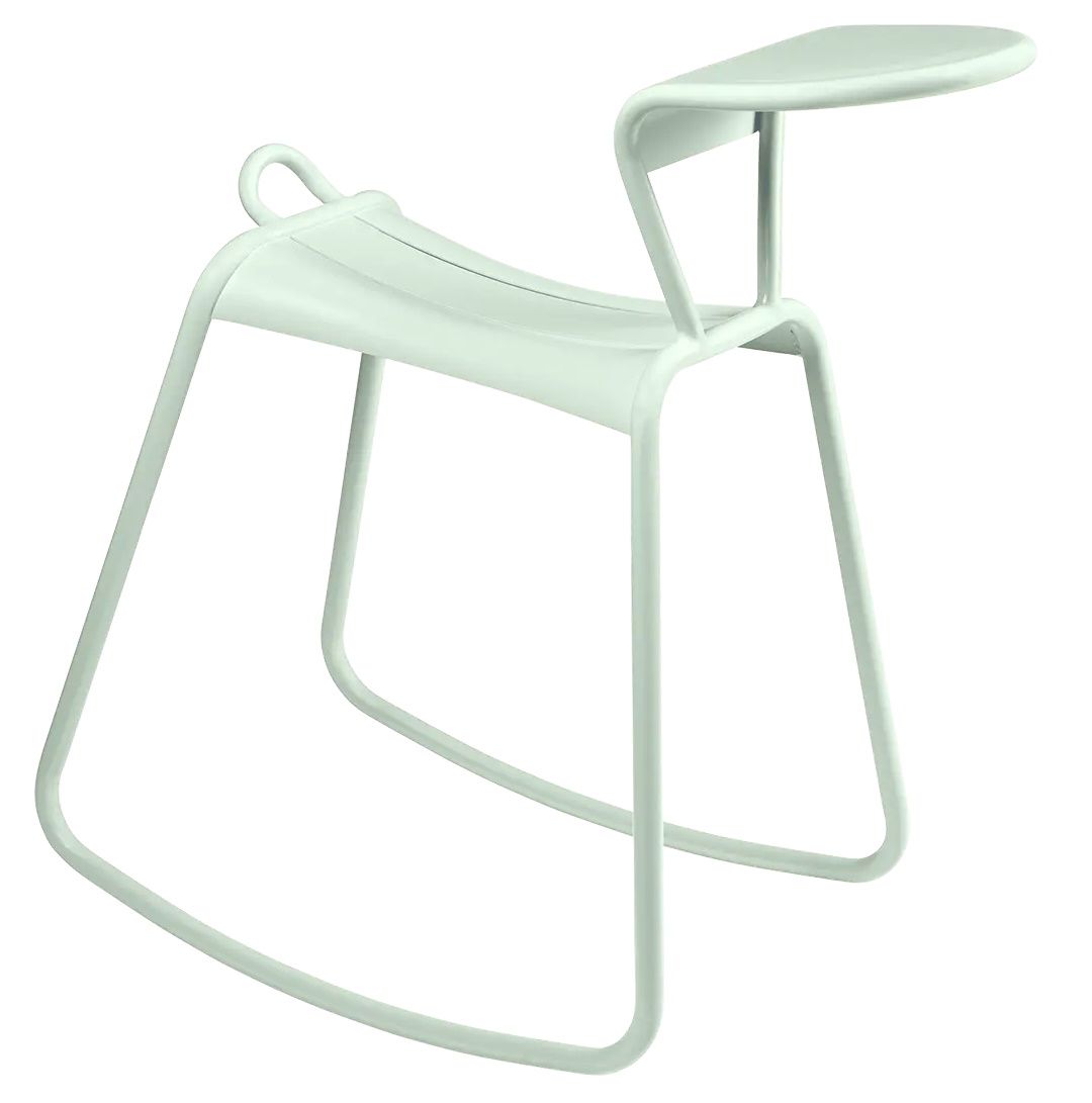 Adadesk Beistelltisch Wippe von Fermob in Hellgrün, moderner Outdoor Tisch aus Metall.