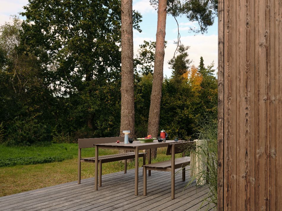 Linear Steel Bench: buitenbank met rugleuning 110 x 34 cm Muuto