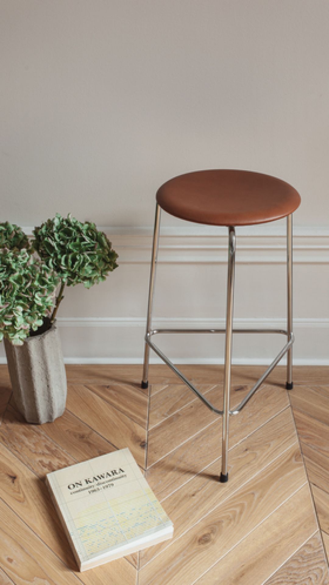 High Dot driepootkruk / barkruk van Fritz Hansen