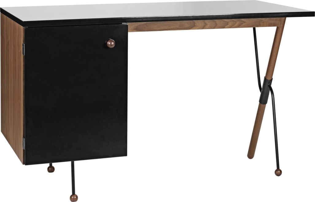 Gubi Schreibtisch 62 Desk mit weißer Tischplatte, schwarzer Schublade und filigranem Holz-Metall-Gestell.