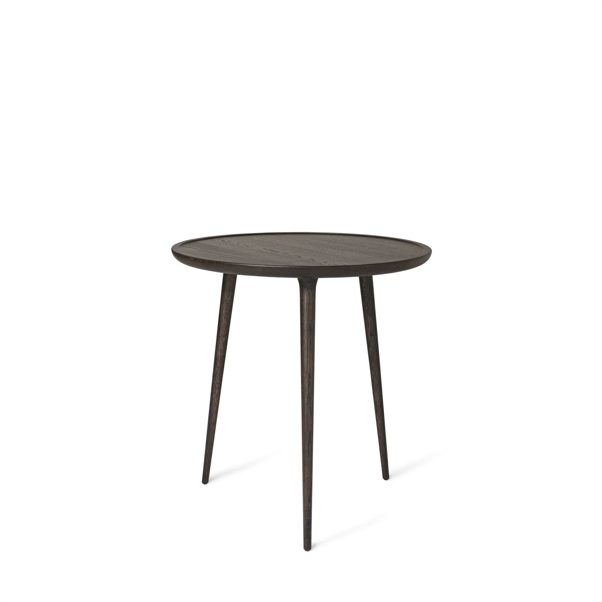 Runder Accent Cafe Table Tisch aus dunkler Eiche mit drei Beinen, freigestellt.