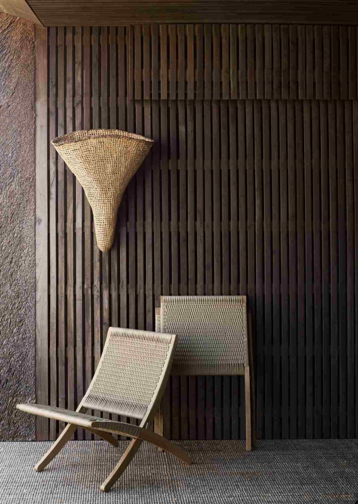 Cuba Paper Cord Sessel von Carl Hansen & Søn mit hellem Papiergeflecht und Holzgestell.