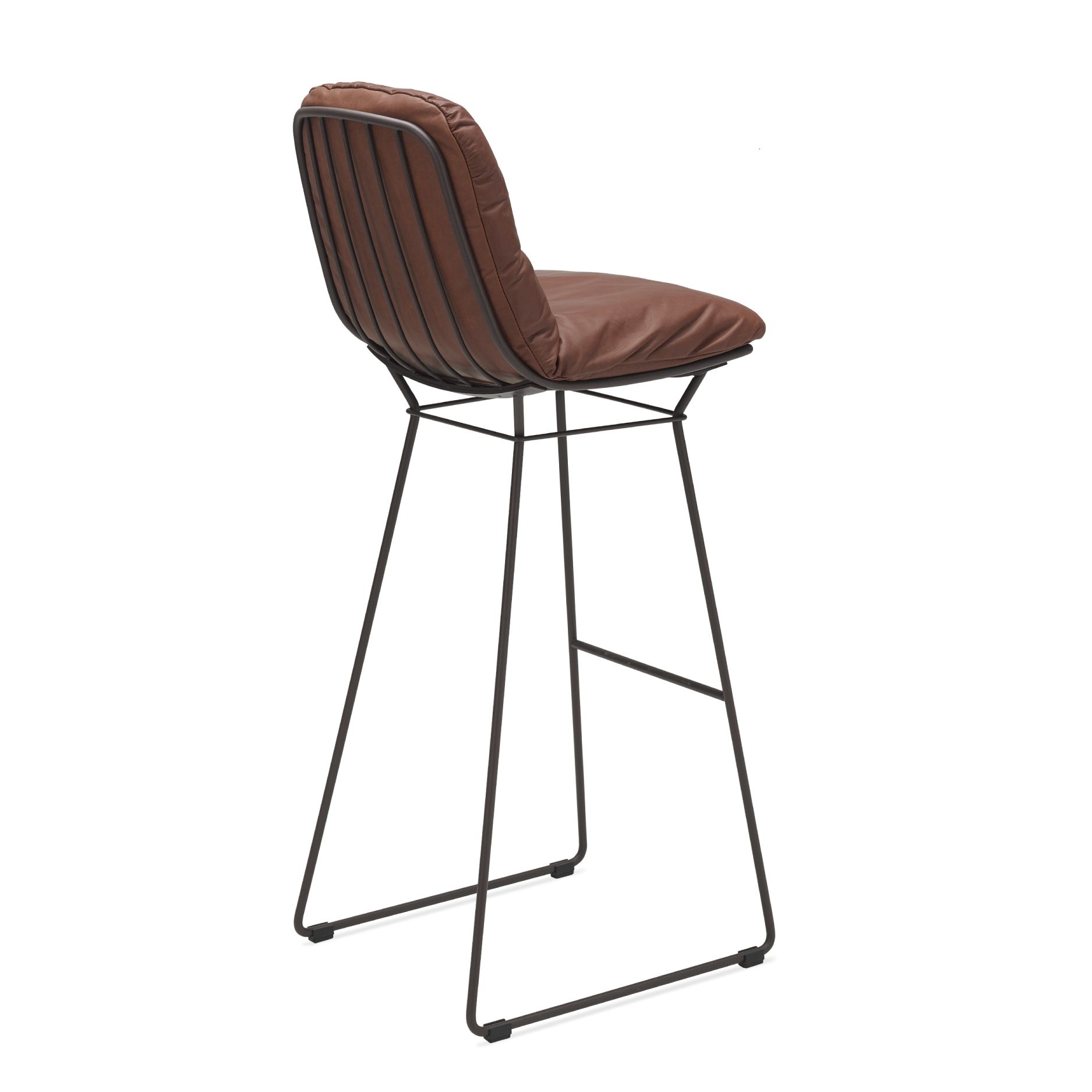Leyasol Barhocker mit braunem Lederbezug und schwarzem Metallgestell, seitliche Ansicht. Moderner Barstuhl für Küche oder Bar.